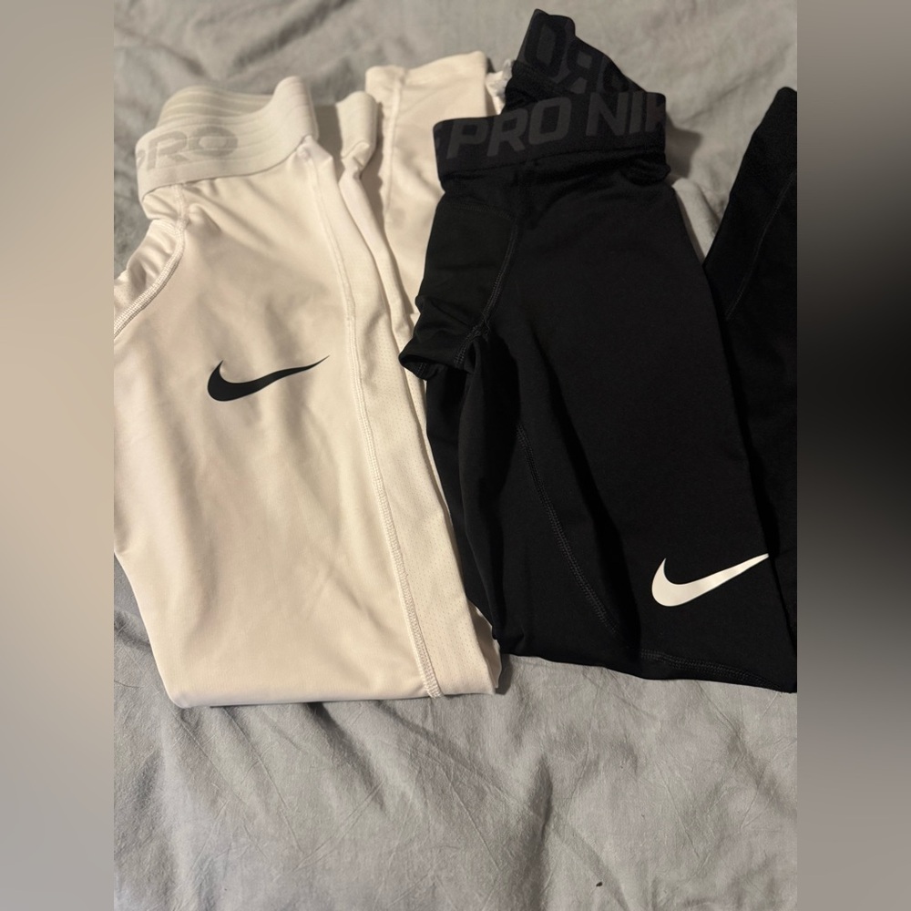 **SOLD**Boys Nike pro leggings bundle - small